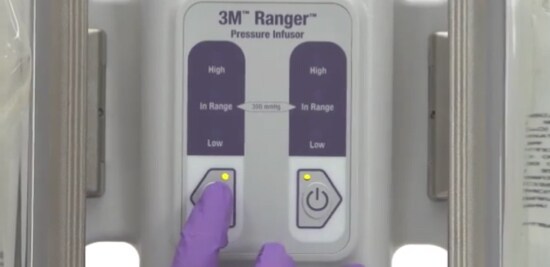 Un gros plan du panneau de réglage de la pression du Système de perfusion sous pression Ranger(MC) 3M(MC).
