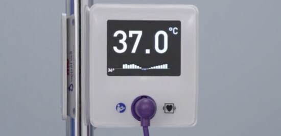 Système de surveillance de la température Bair Hugger(MC) 3M(MC) dont l’écran indique 37,0 degrés Celsius.

